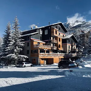 Hotel 16 | 150 Montagne & Nuxe, Vars (Hautes-Alpes)